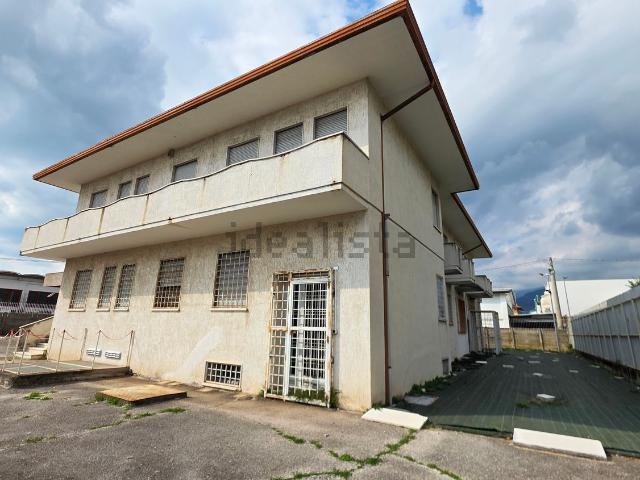 Capannone in vendita di 1300 m²