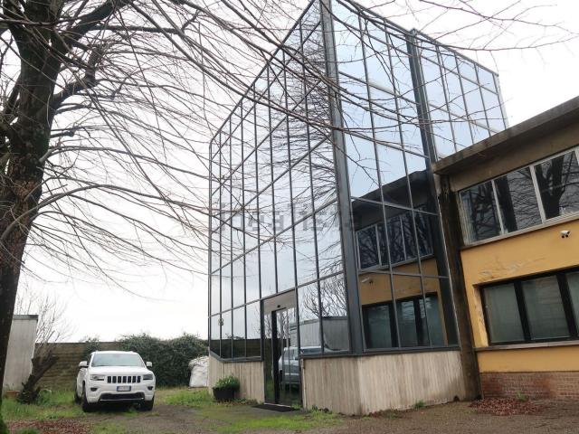 Capannone in vendita di 1300 m²