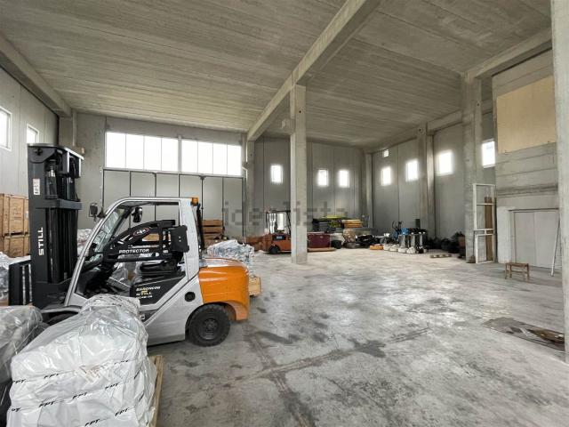 Capannone in vendita di 1300 m²