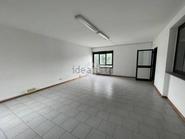 Capannone in vendita di 1300 m² in Via Marco Polo, 4