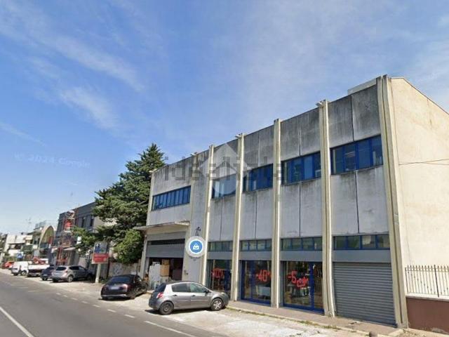 Capannone in vendita di 1300 m² in Via Bruno Buozzi, 72