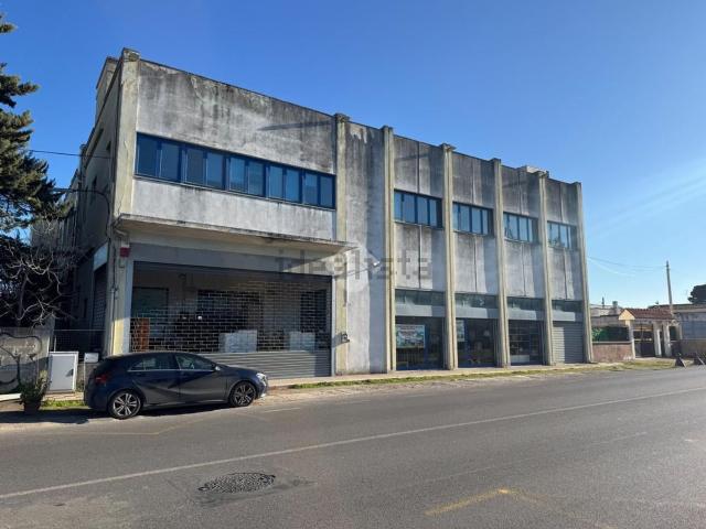 Capannone in vendita di 1300 m² in Via Bruno Buozzi, 72