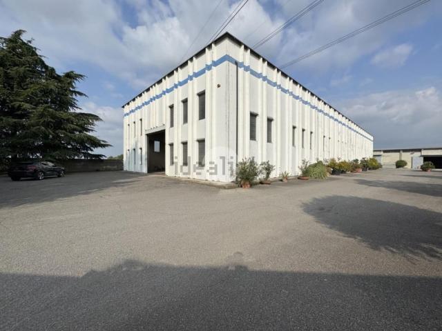 Capannone in vendita di 1300 m² in Via Chiari, 46