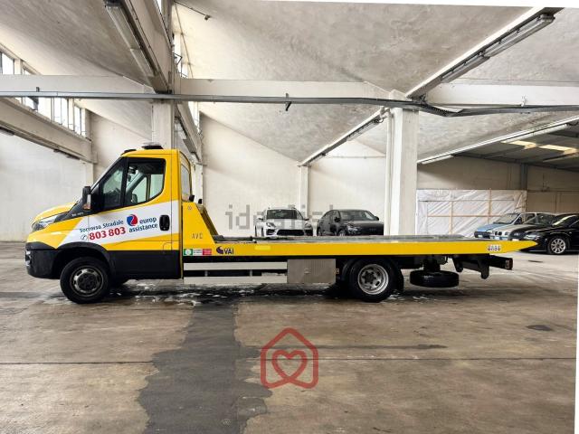 Capannone in vendita di 1300 m² in Via Indipendenza