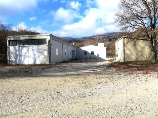 Capannone in vendita di 1300 m² in Via Pianacci
