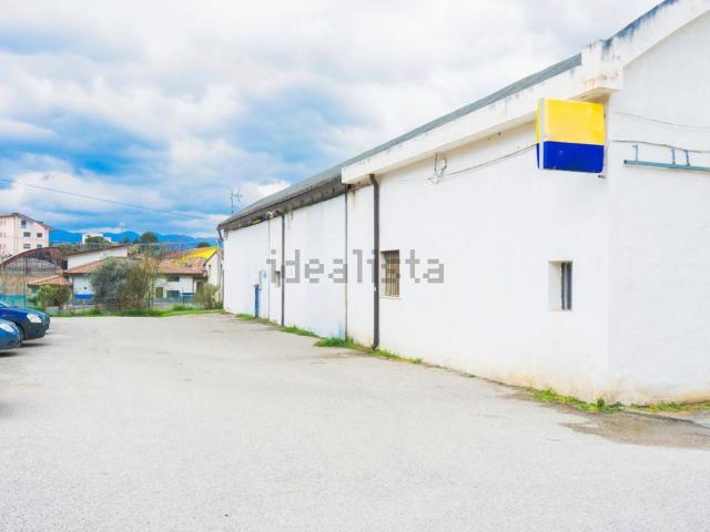 Capannone in vendita di 130 m² in Via Ponticelli