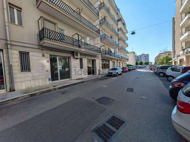 Capannone in vendita di 130 m² in Viale Europa, 102