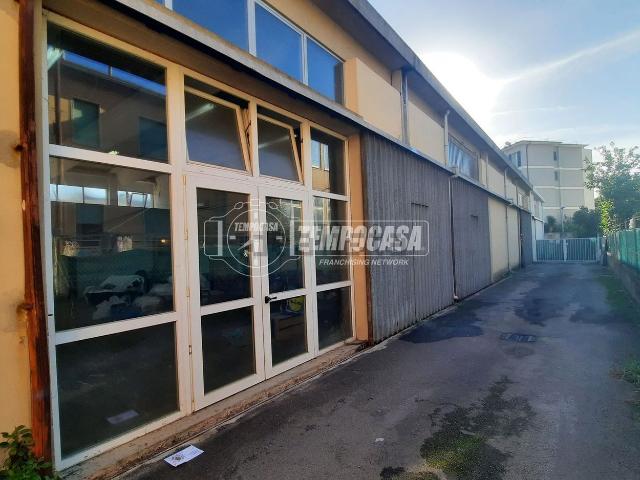 Capannone in vendita di 133 m² in Via dei peecchi