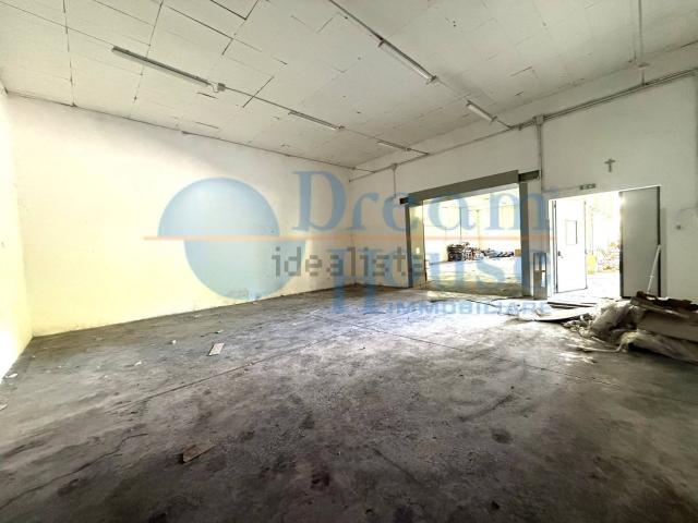 Capannone in vendita di 1348 m² in Via Niccolò Copernico, 67