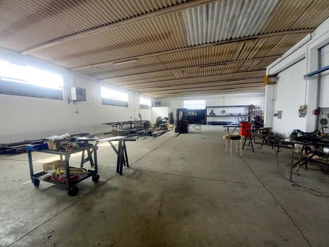 Capannone in vendita di 1340 m² in Viale Sandro Pertini