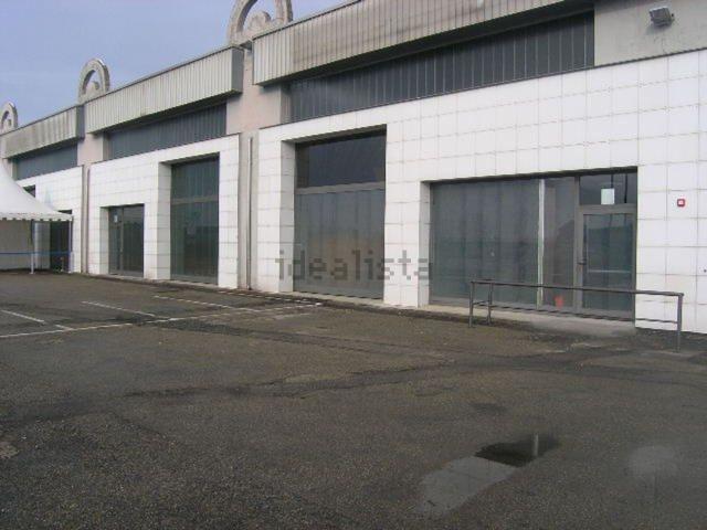 Capannone in vendita di 1350 m² in Via Assauto, 5