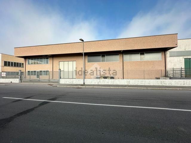 Capannone in vendita di 1350 m² in Via Brescia, 58