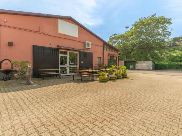 Capannone in vendita di 135 m² in Via Alcide De Gasperi, 6