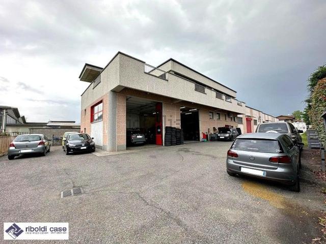 Capannone in vendita di 135 m² in Via Giulio Pastore