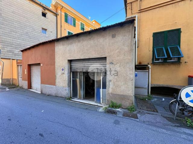 Capannone in vendita di 135 m² in Via Marco Minghetti