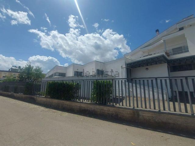 Capannone in vendita di 1360 m²