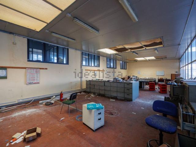 Capannone in vendita di 13626 m² in Corso Giulio Cesare