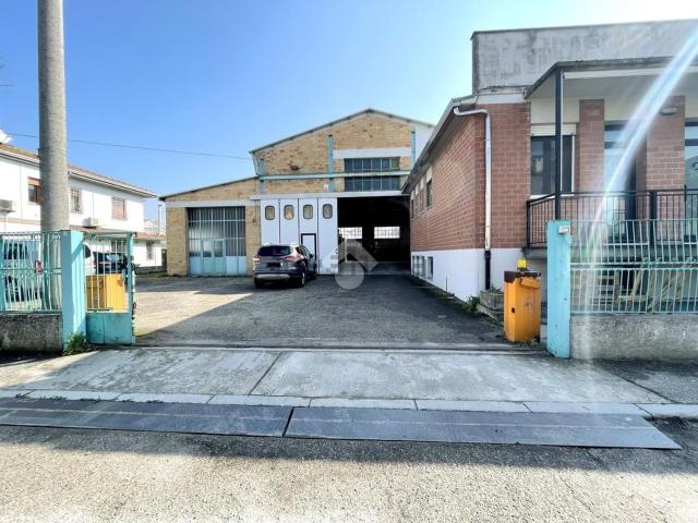 Capannone in vendita di 1376 m² in Via Buccari, 19