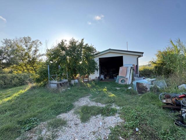 Capannone in vendita di 125 m² in Strada Comunale Moje