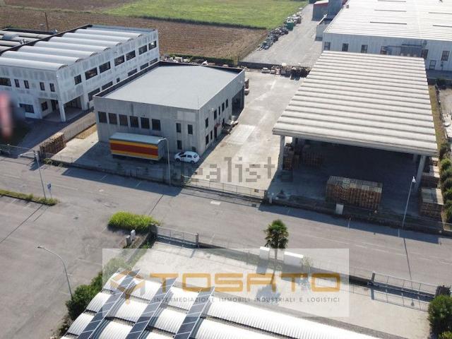 Capannone in vendita di 1390 m²