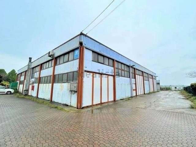 Capannone in vendita di 1409 m² in Via Roma