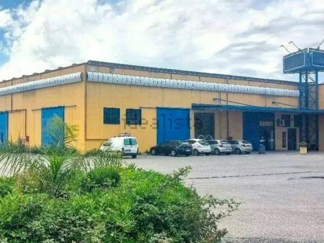 Capannone in vendita di 14000 m² in Via Archi Nazionale, 217