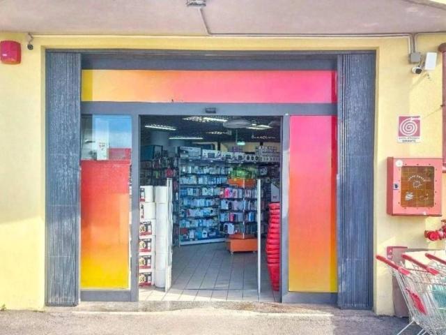 Capannone in vendita di 14001 m² in Via V. Nenni