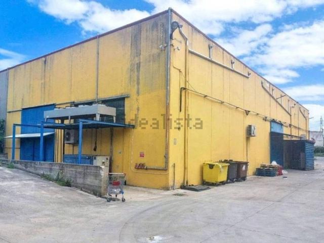 Capannone in vendita di 14001 m² in Via V. Nenni