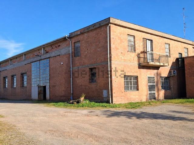 Capannone in vendita di 1400 m²