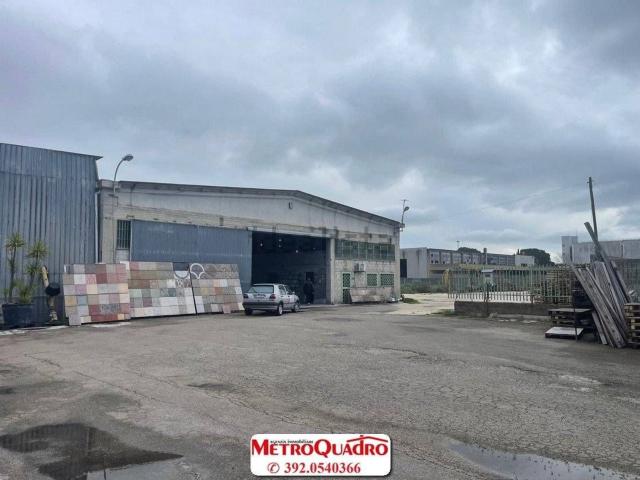Capannone in vendita di 1400 m² in Corso del Mezzogiorno