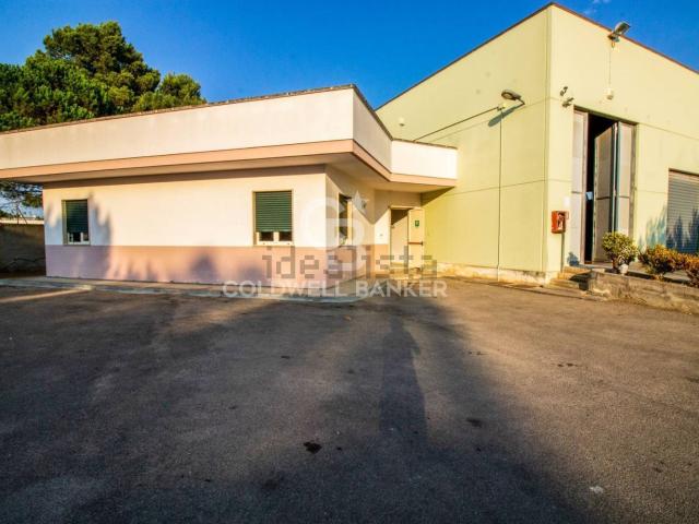 Capannone in vendita di 1400 m² in Via Cigno