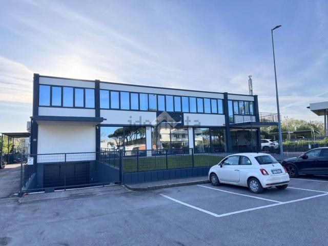 Capannone in vendita di 1400 m² in Viale del Progresso, 23