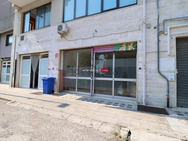 Capannone in vendita di 140 m² in Via Alfonso Motolese
