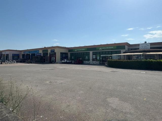 Capannone in vendita di 140 m² in Via di Mezzo