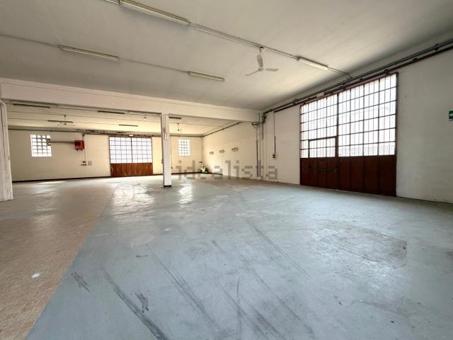 Capannone in vendita di 1414 m² in Via Caorsana