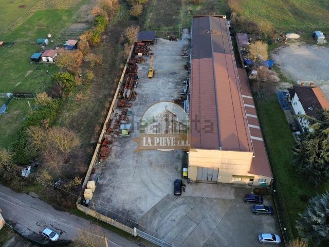Capannone in vendita di 1415 m² in Strada della Pavesa, 12