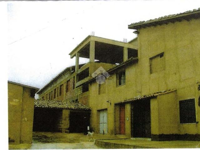 Capannone in vendita di 1417 m²