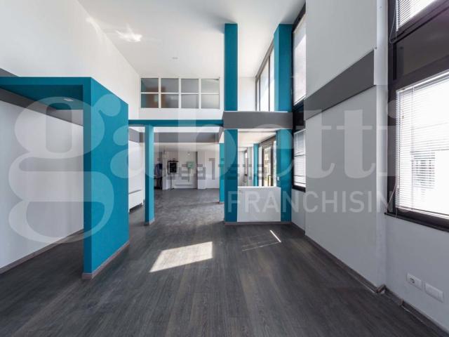 Capannone in vendita di 1440 m²