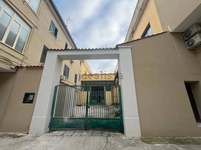 Capannone in vendita di 1443 m² in Via Anfiteatro, 65