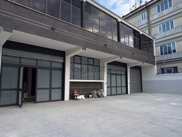 Capannone in vendita di 1450 m²