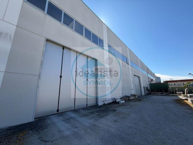 Capannone in vendita di 1450 m² in Strada degli Ongari