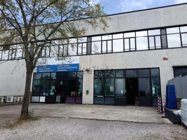 Capannone in vendita di 1465 m² in Via delle Nazioni Unite