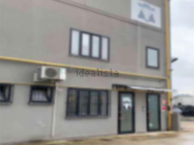 Capannone in vendita di 1467 m² in Via Francesco Bonaventura Cavalieri, 1