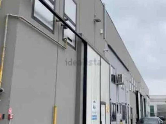 Capannone in vendita di 1467 m² in Via Francesco Bonaventura Cavalieri, 1