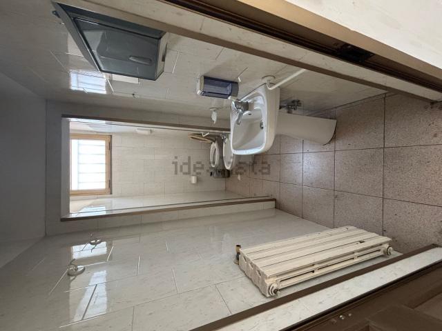 Capannone in vendita di 1460 m²