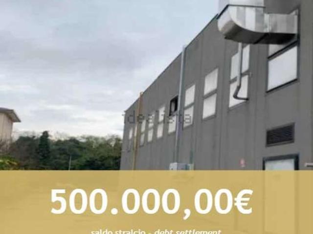 Capannone in vendita di 1460 m² in Via Francesco Bonaventura Cavalieri