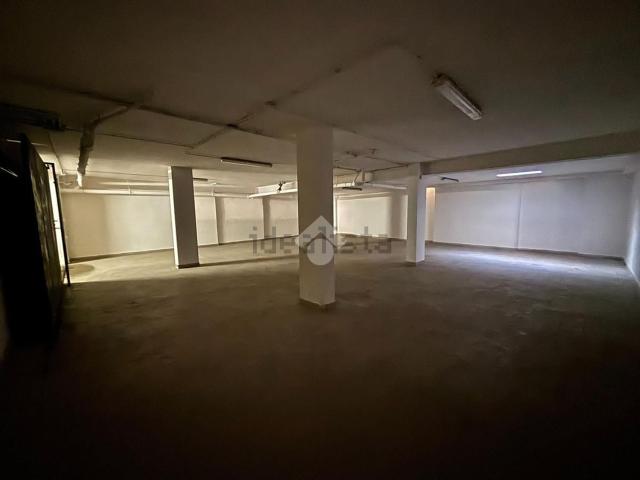 Capannone in vendita di 146 m² in Via Giovanni Pascoli, 12