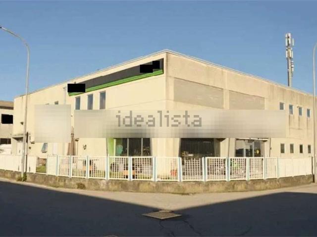 Capannone in vendita di 1473 m² in Via A. Gentilin