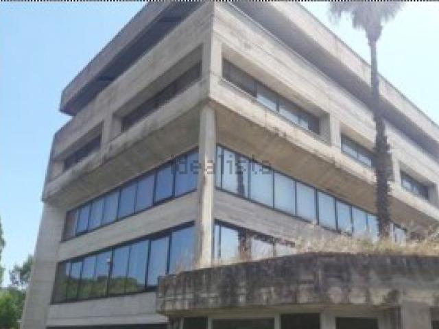 Capannone in vendita di 14971 m² in Viale G. Leopardi, 2