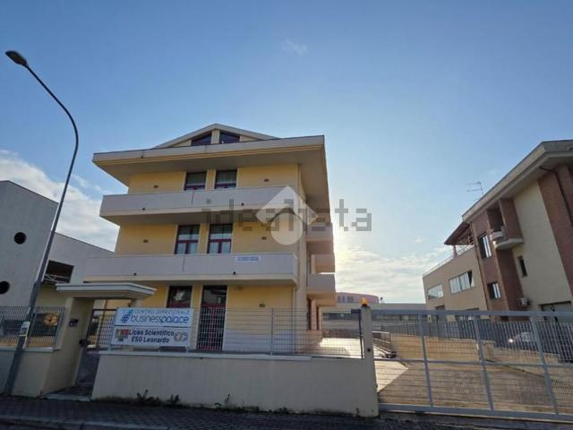 Capannone in vendita di 1490 m² in Via Mulino del Gioco
